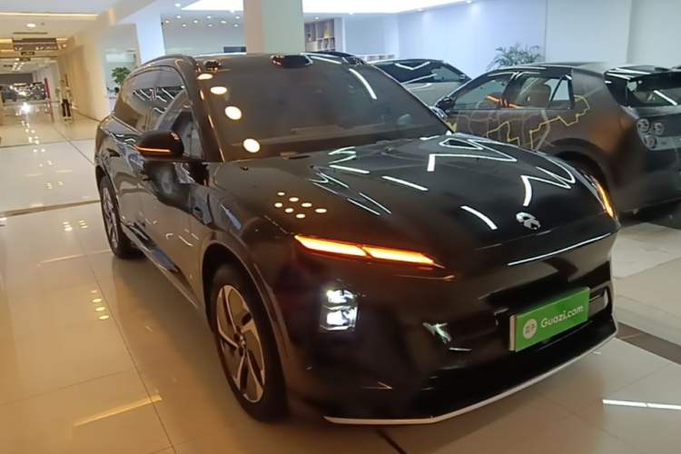 Used Nio ES6 2025 75 kWh Front Right 45 Deg