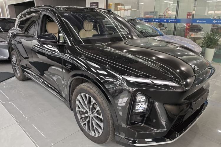 Used Nio ES6 2025 75 kWh Front Right 45 Deg
