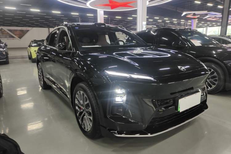 Used Nio ES6 2025 75 kWh Front Right 45 Deg