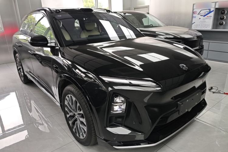Used Nio ES6 2025 75 kWh Front Right 45 Deg