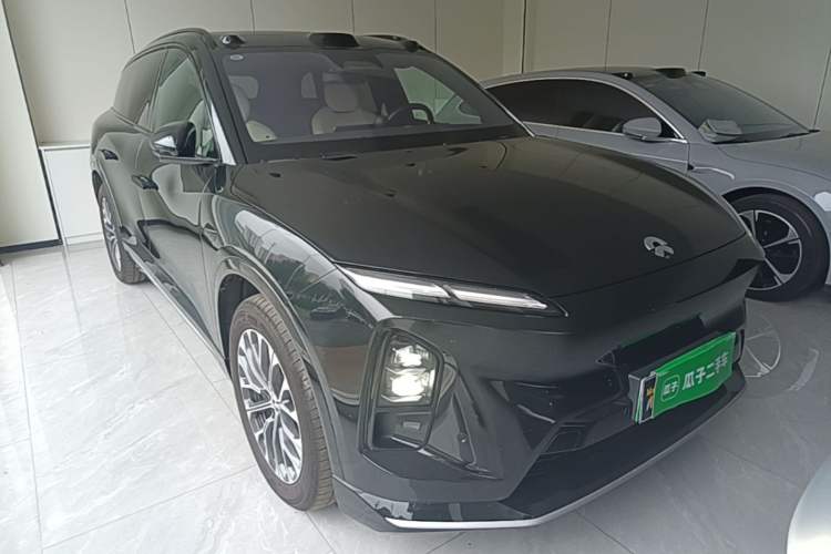 Used Nio ES6 2025 75 kWh Front Right 45 Deg