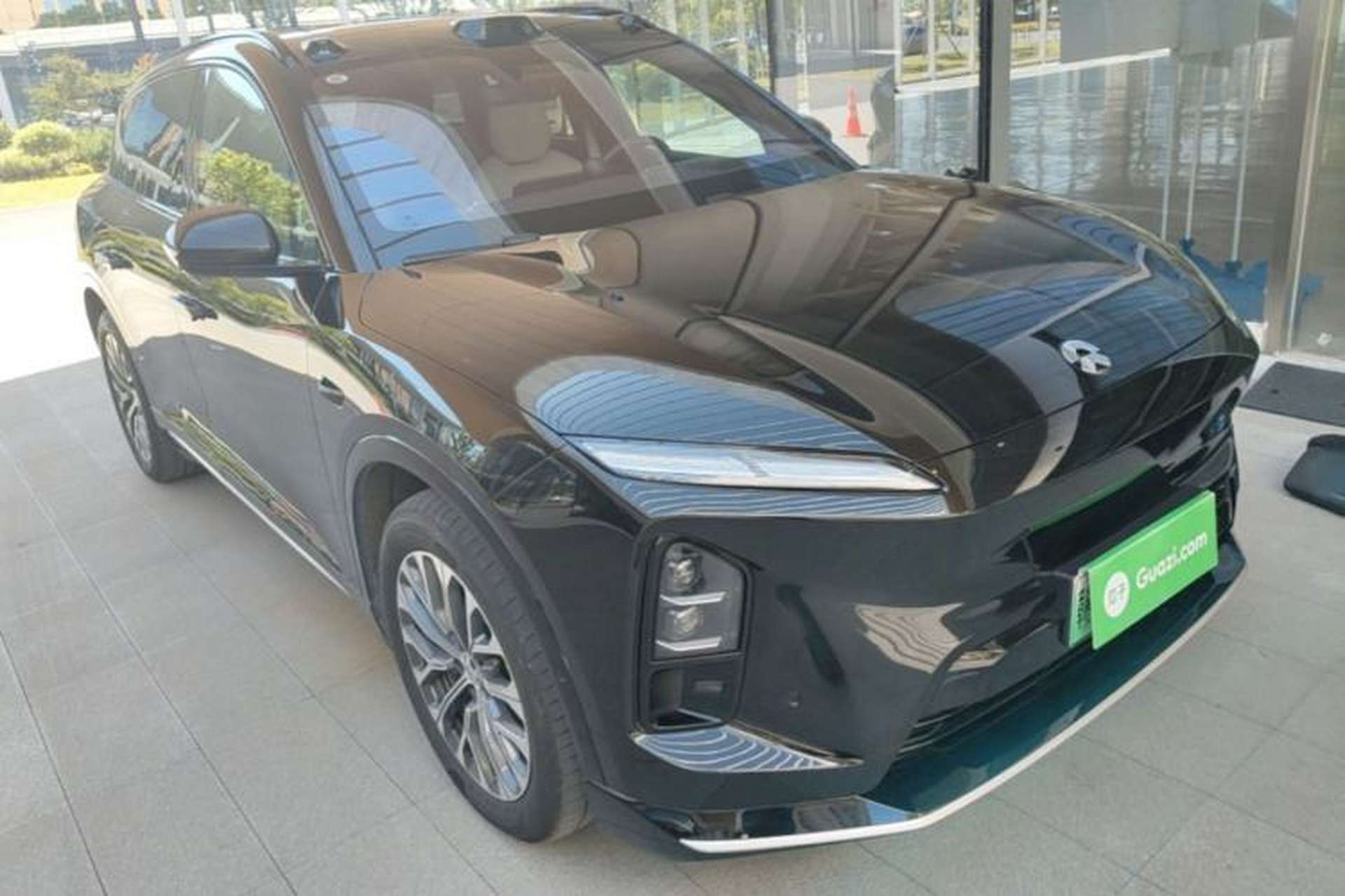 Used Nio ES6 2025 75 kWh Front Right 45 Deg