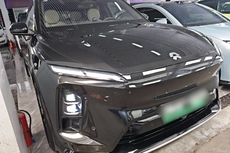 Used Nio ES6 2025 75 kWh Front Right 45 Deg