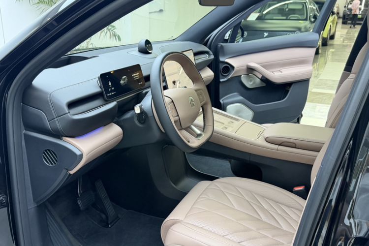 Used Nio ES6 2025 75 kWh Interior 10