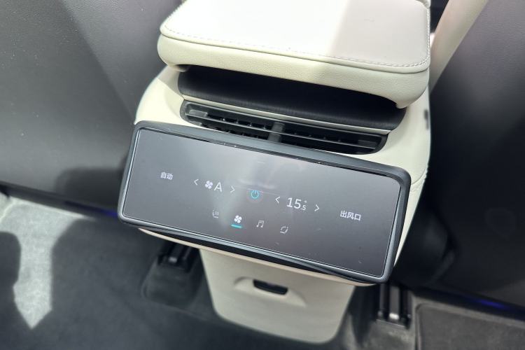 Used Nio ES6 2025 75 kWh Interior 12