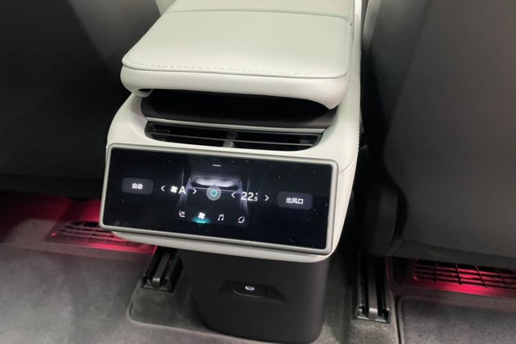 Used Nio ES6 2025 75 kWh Interior 12