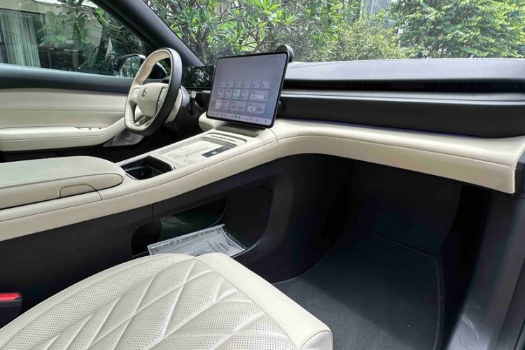 Used Nio ES6 2025 75 kWh Interior 12