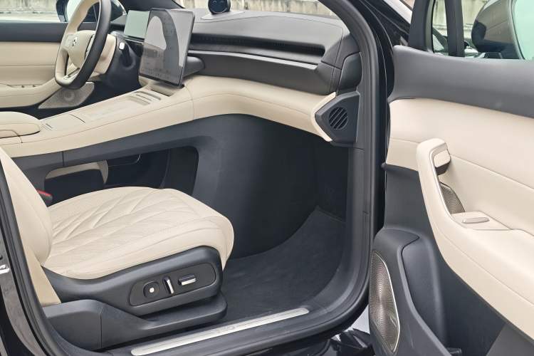 Used Nio ES6 2025 75 kWh Interior 3