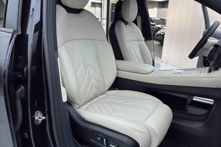 Used Nio ES6 2025 75 kWh Interior 3