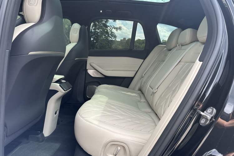 Used Nio ES6 2025 75 kWh Interior 4