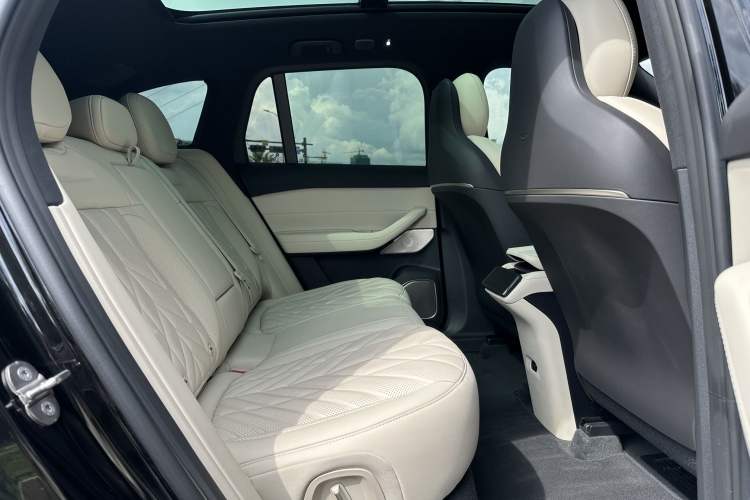 Used Nio ES6 2025 75 kWh Interior 5