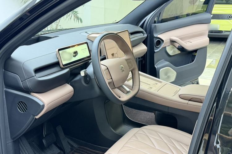 Used Nio ES6 2025 75 kWh Interior 8
