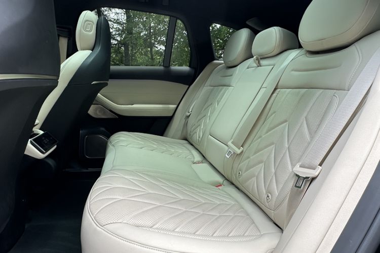 Used Nio ES6 2025 75 kWh Interior 9
