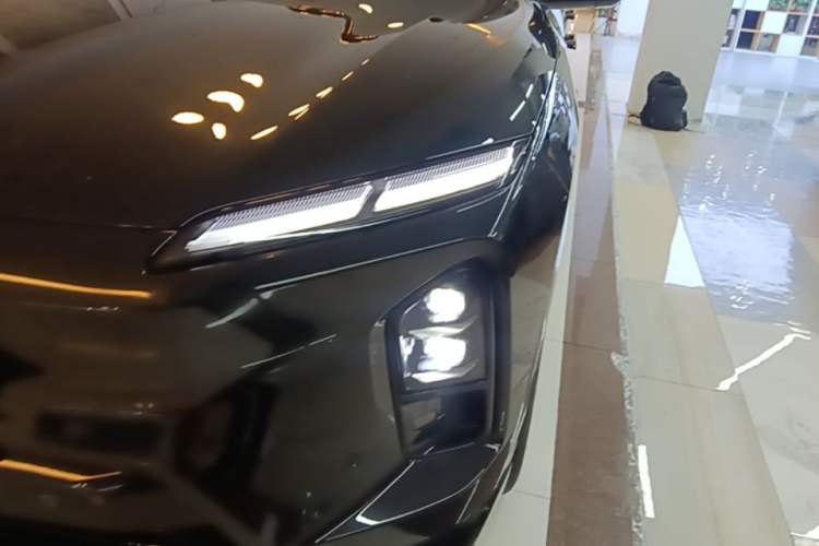 Used Nio ES6 2025 75 kWh Left Front Headlight