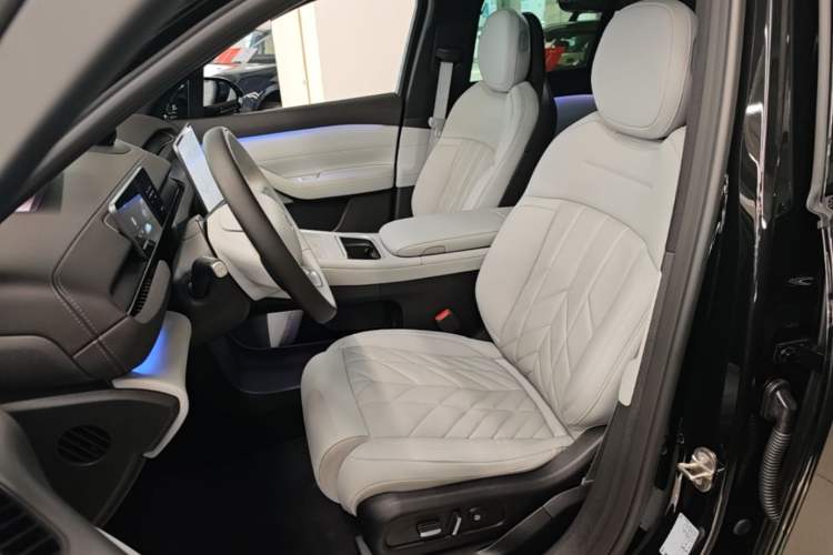 Used Nio ES6 2025 75 kWh Left Front Seat