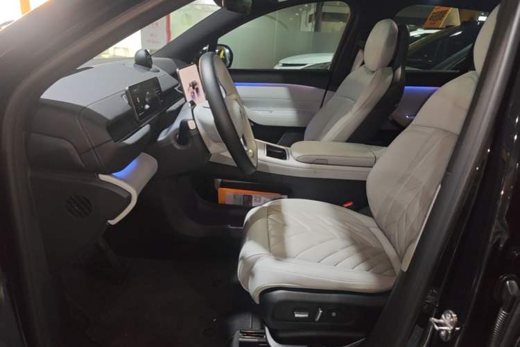Used Nio ES6 2025 75 kWh Left Front Seat