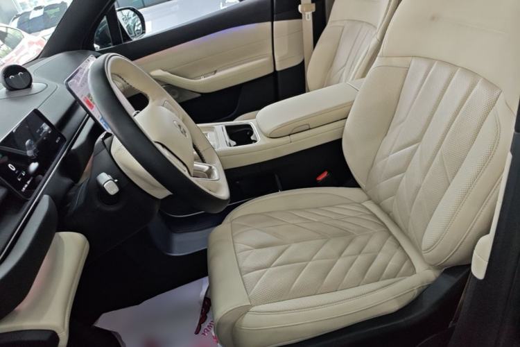 Used Nio ES6 2025 75 kWh Left Front Seat