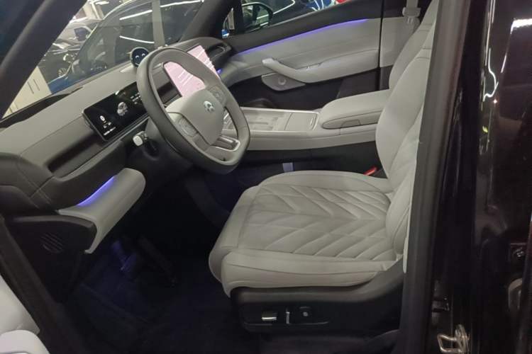 Used Nio ES6 2025 75 kWh Left Front Seat