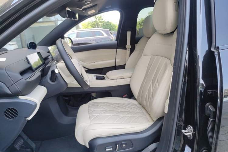 Used Nio ES6 2025 75 kWh Left Front Seat