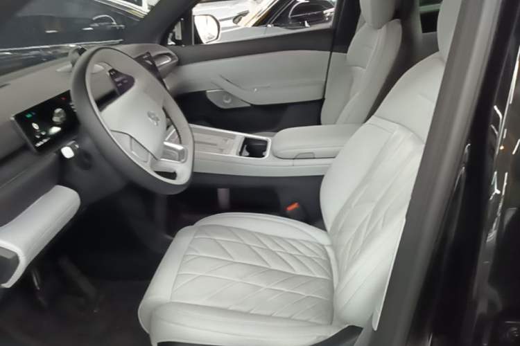 Used Nio ES6 2025 75 kWh Left Front Seat