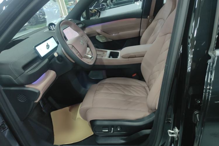 Used Nio ES6 2025 75 kWh Left Front Seat