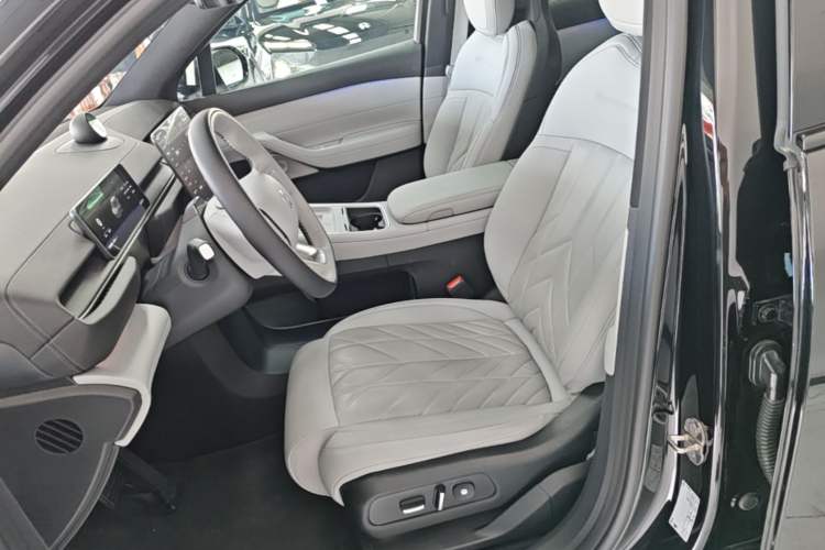 Used Nio ES6 2025 75 kWh Left Front Seat