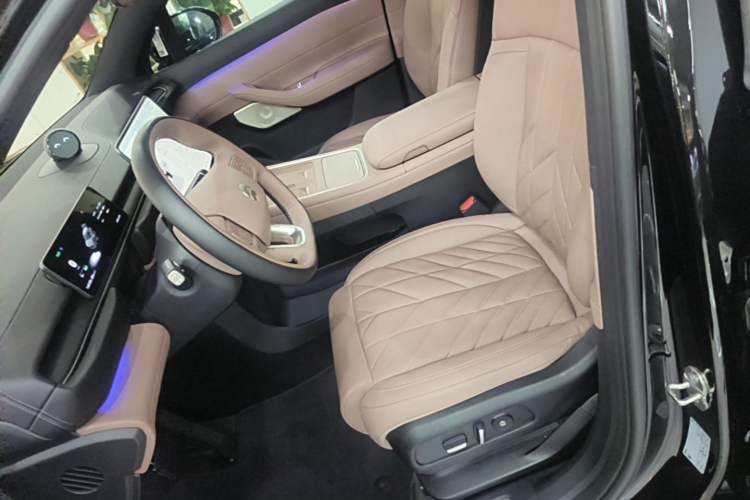 Used Nio ES6 2025 75 kWh Left Front Seat
