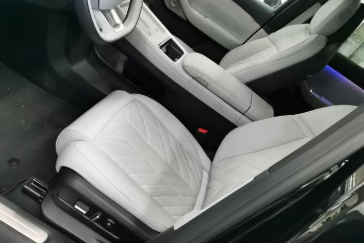 Used Nio ES6 2025 75 kWh Left Front Seat