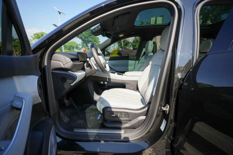 Used Nio ES6 2025 75 kWh Left Front Seat