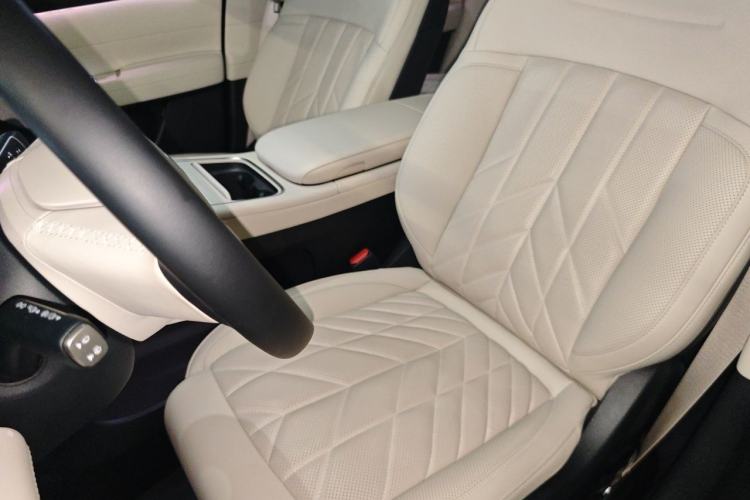 Used Nio ES6 2025 75 kWh Left Front Seat
