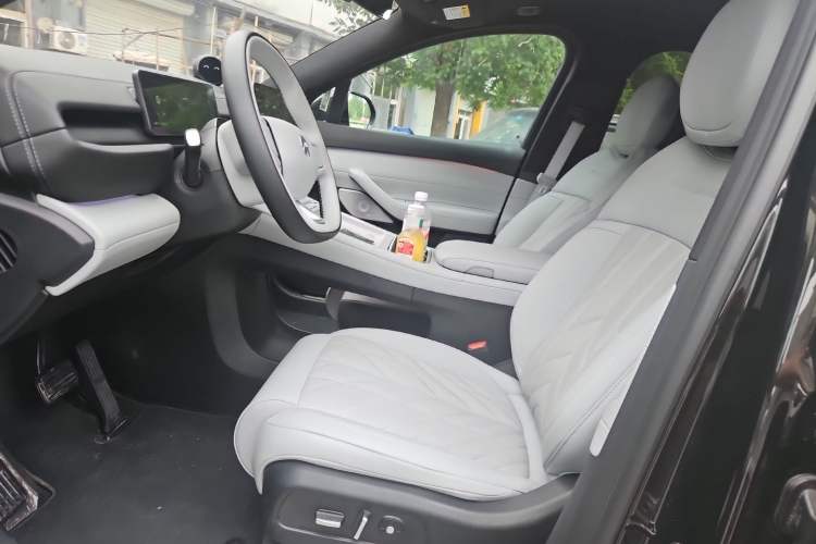 Used Nio ES6 2025 75 kWh Left Front Seat