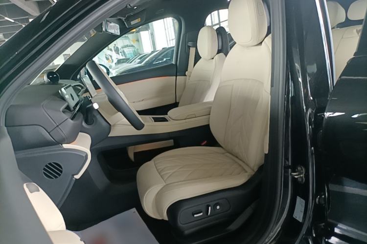 Used Nio ES6 2025 75 kWh Left Front Seat