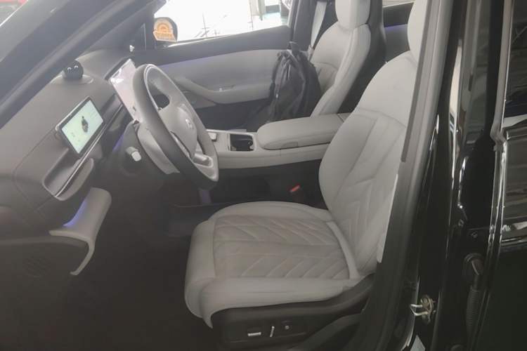 Used Nio ES6 2025 75 kWh Left Front Seat