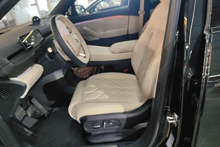 Used Nio ES6 2025 75 kWh Left Front Seat
