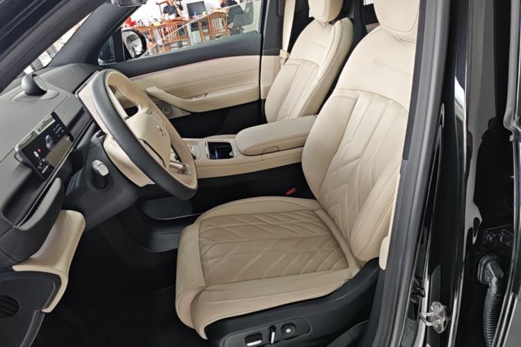 Used Nio ES6 2025 75 kWh Left Front Seat