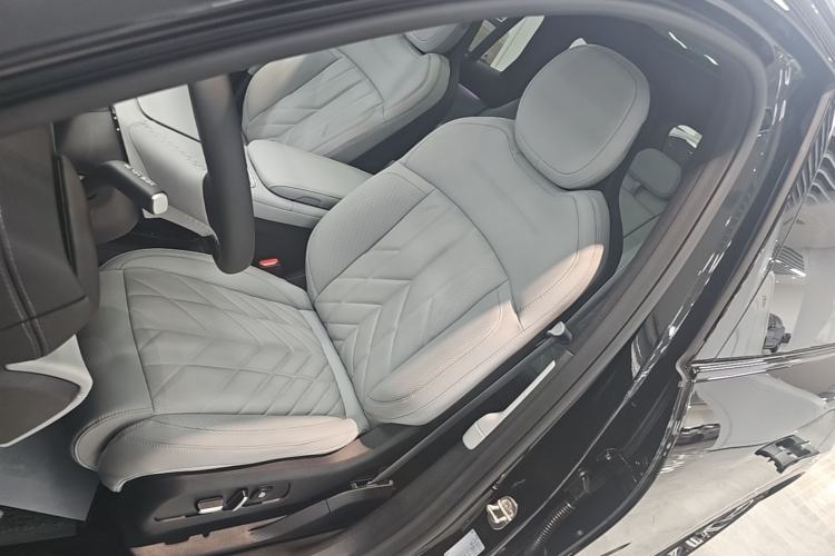 Used Nio ES6 2025 75 kWh Left Front Seat