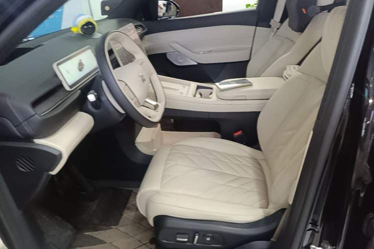 Used Nio ES6 2025 75 kWh Left Front Seat