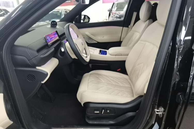 Used Nio ES6 2025 75 kWh Left Front Seat