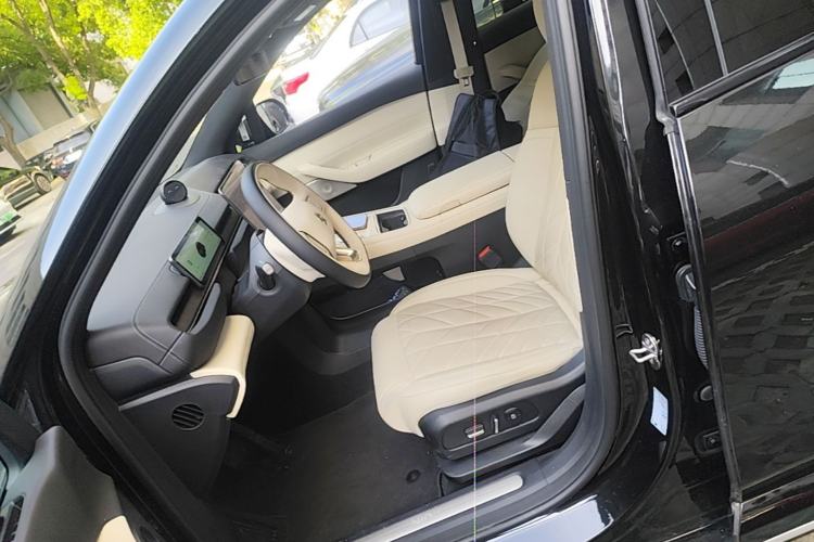 Used Nio ES6 2025 75 kWh Left Front Seat