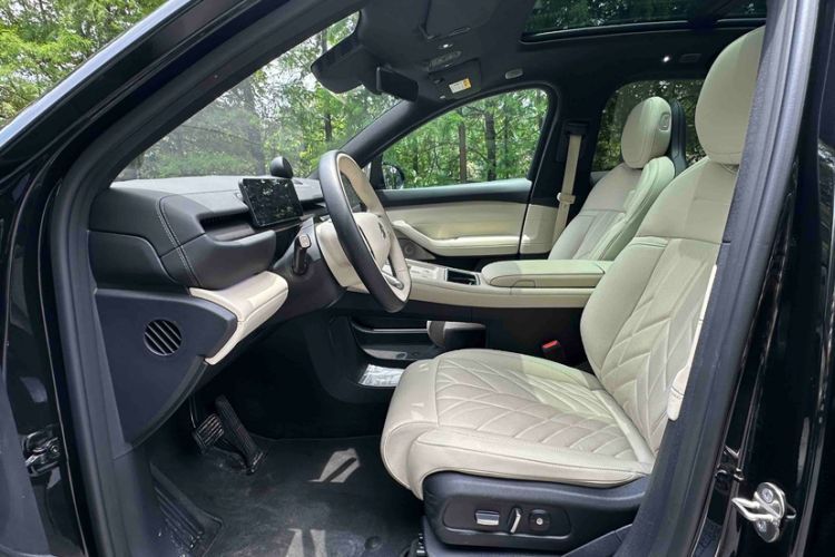 Used Nio ES6 2025 75 kWh Left Front Seat