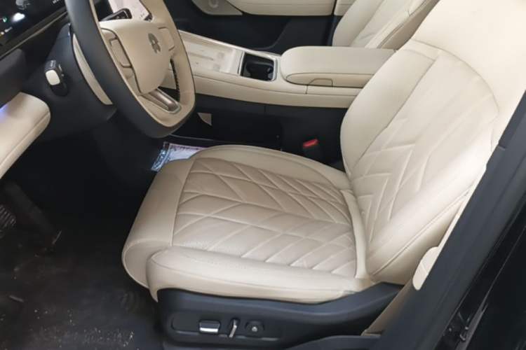 Used Nio ES6 2025 75 kWh Left Front Seat