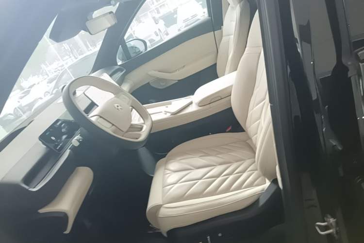 Used Nio ES6 2025 75 kWh Left Front Seat