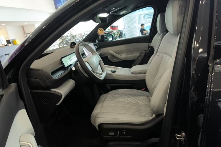 Used Nio ES6 2025 75 kWh Left Front Seat