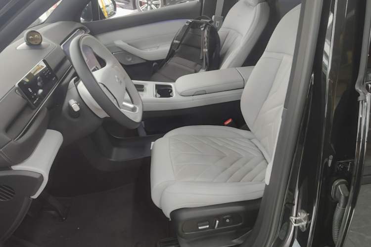 Used Nio ES6 2025 75 kWh Left Front Seat