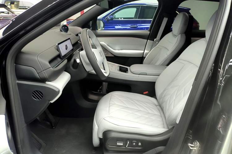 Used Nio ES6 2025 75 kWh Left Front Seat