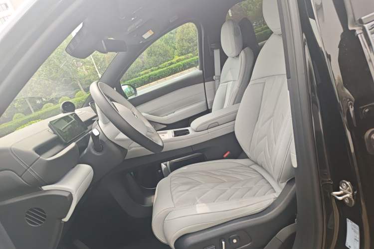 Used Nio ES6 2025 75 kWh Left Front Seat