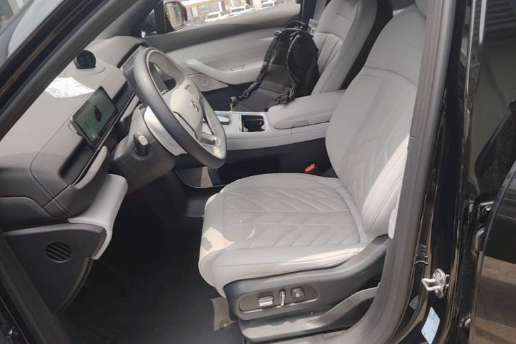Used Nio ES6 2025 75 kWh Left Front Seat