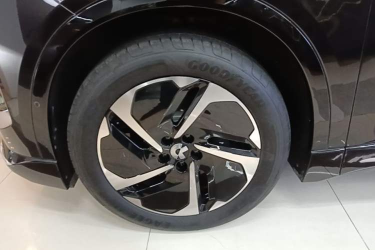 Used Nio ES6 2025 75 kWh Left Front Wheel Hub