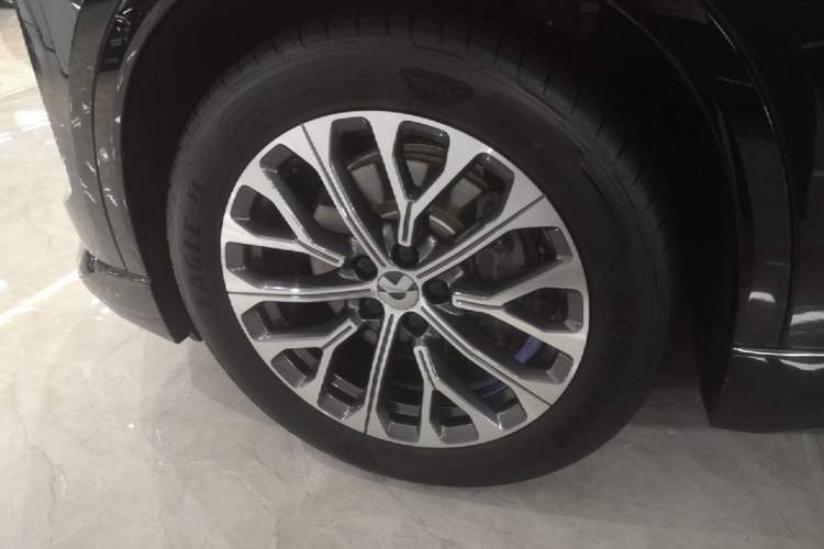 Used Nio ES6 2025 75 kWh Left Front Wheel Hub