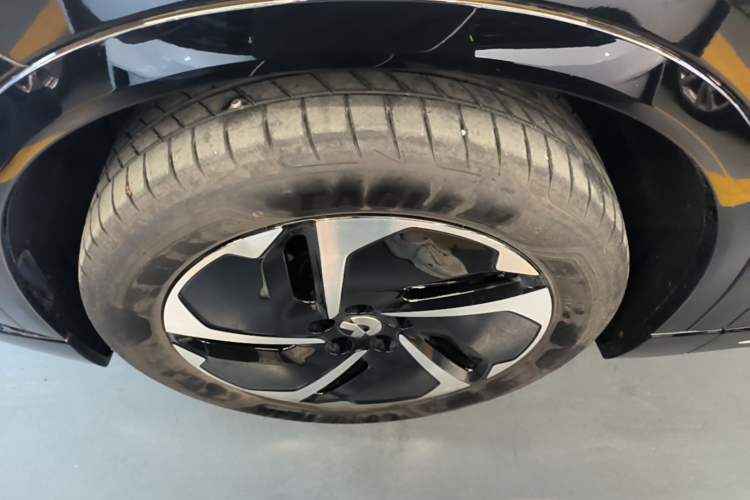Used Nio ES6 2025 75 kWh Left Front Wheel Hub